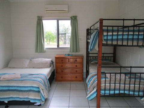 Ingham Tourist Park - Foster Accommodation 2