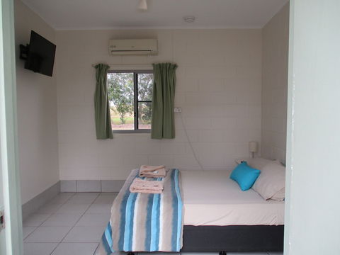 Ingham Tourist Park - Foster Accommodation 3