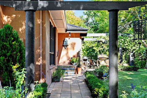 Adelaide Hills Retreats - Foster Accommodation 3