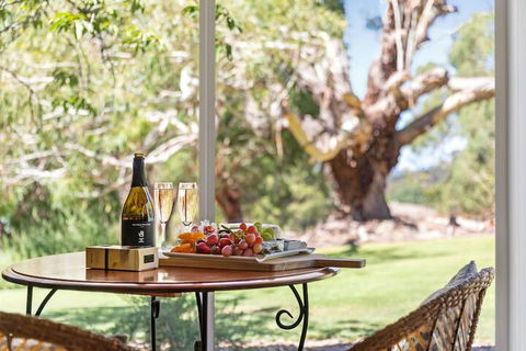 Adelaide Hills Retreats - Foster Accommodation 4