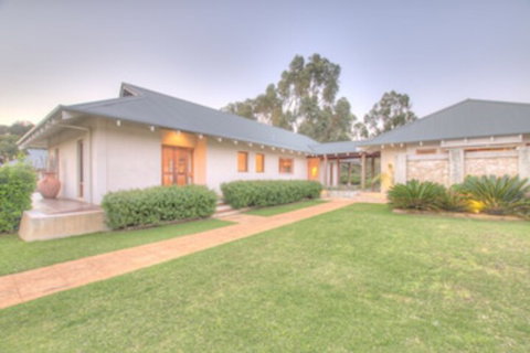 Moana Villas - Foster Accommodation 0