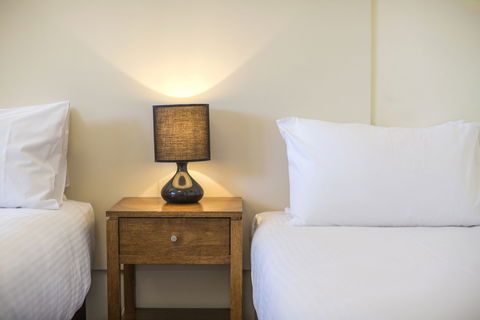 Nightcap At Golden Beach Tavern - Foster Accommodation 5