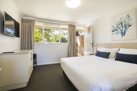 Nightcap At Golden Beach Tavern - Foster Accommodation 6