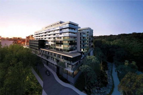 Sleek Arthouse Apartment With Pool Close To City - Foster Accommodation 1