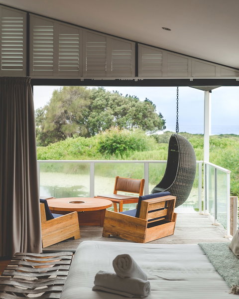 Caves Coastal Bar & Bungalows - Foster Accommodation 1