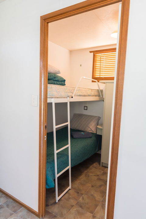 Edithburgh Caravan Park - Foster Accommodation 1