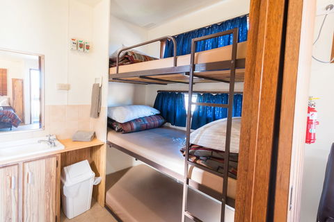 Edithburgh Caravan Park - Foster Accommodation 3