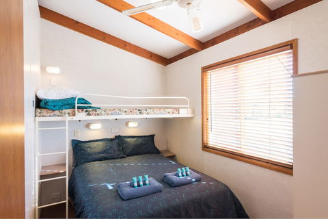 Edithburgh Caravan Park - Foster Accommodation 2