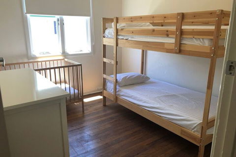 Barefoot Beach Cottage - Foster Accommodation 4