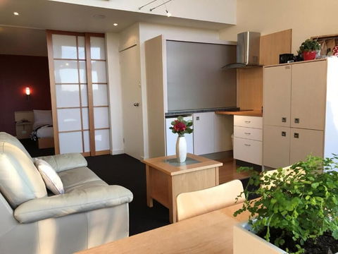 River Vineyard Retreat - Foster Accommodation 5