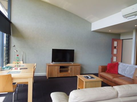 River Vineyard Retreat - Foster Accommodation 2