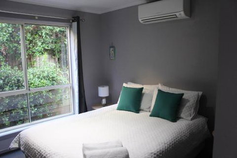 Aqualuna Apartments - Foster Accommodation 2