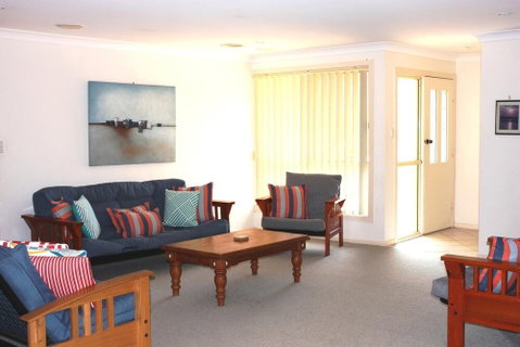 Beach Comber - Foster Accommodation 6