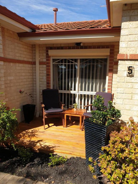 Beachside Retreat - Foster Accommodation 4