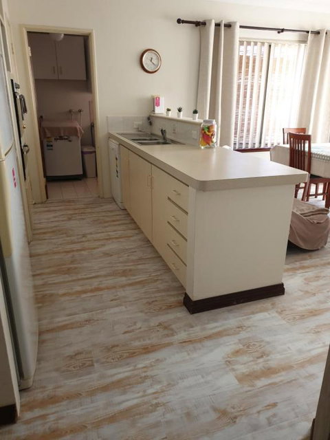 Beachside Retreat - Foster Accommodation 1
