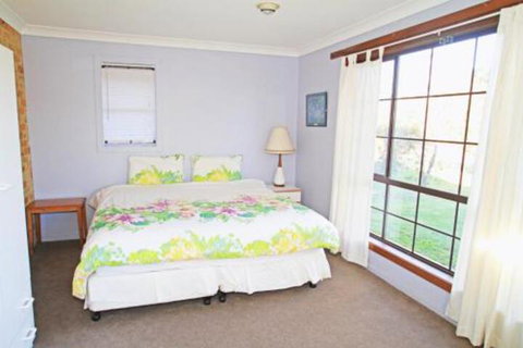 Thora Street Waterfront - Foster Accommodation 4