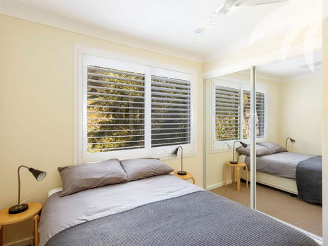 Palms House - Foster Accommodation 4