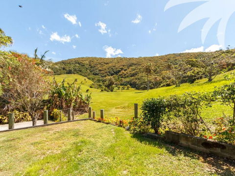 Palms House - Foster Accommodation 1
