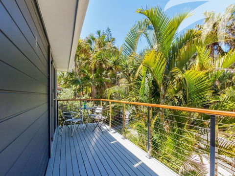 Palms House - Foster Accommodation 3