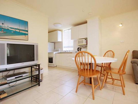 Surfsea Villa Manyana 32 - Foster Accommodation 6