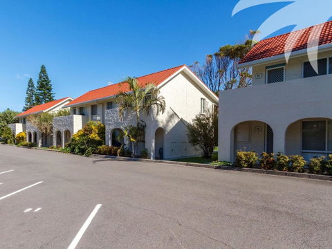 Surfsea Villa Manyana 32 - Foster Accommodation 1