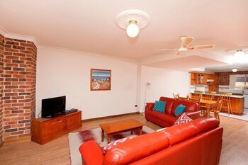 Birchgrove Terrace Unit 3 - Foster Accommodation 2
