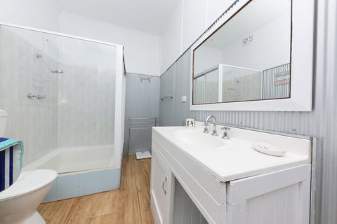 Douglas Cottage - Foster Accommodation 3