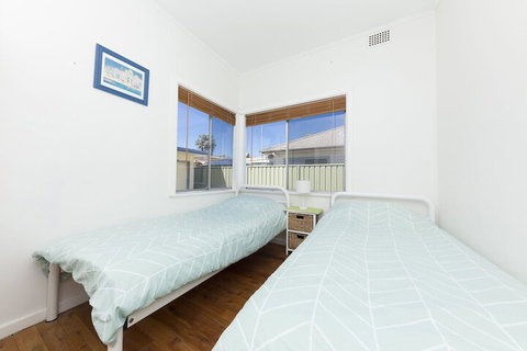 Douglas Cottage - Foster Accommodation 4