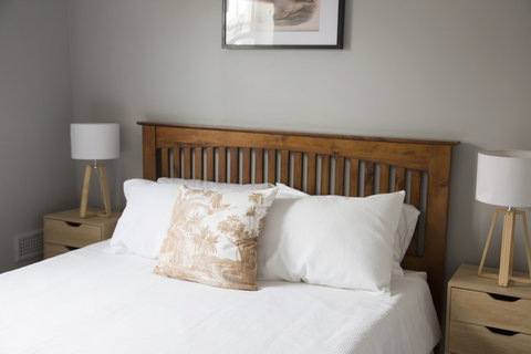 Wayfarers Cottage - Foster Accommodation 0