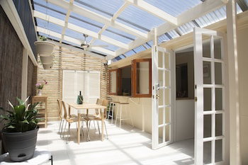 Wayfarers Cottage - Foster Accommodation 4