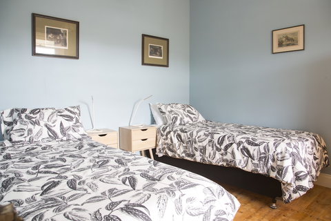 Wayfarers Cottage - Foster Accommodation 3