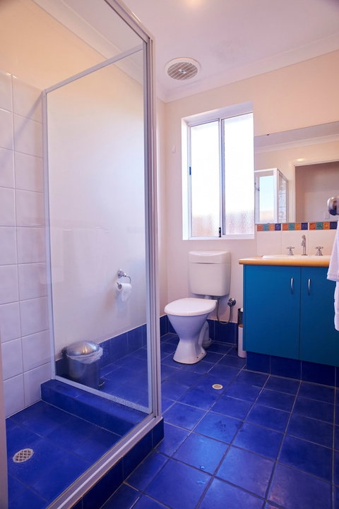 Golf And Beach Retreat - Foster Accommodation 6