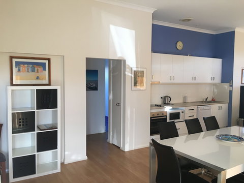 Golf And Beach Retreat - Foster Accommodation 2