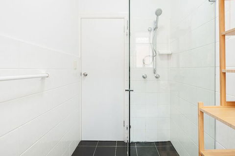 Newly Renovated Apt Close To CBD Unit 2 - Foster Accommodation 6