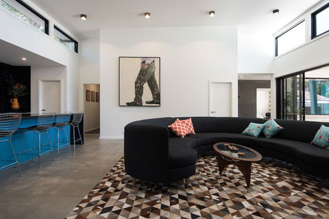 Arenas South - Foster Accommodation 6