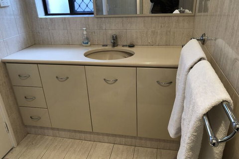 Riverton Lodge - Walk To Shopping Centre - Foster Accommodation 4