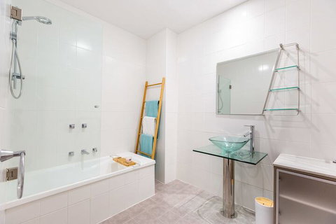 Hotham, 2BDR North Melbourne Apartment - Foster Accommodation 7