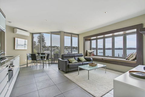 A Window On The Bay - Foster Accommodation 7