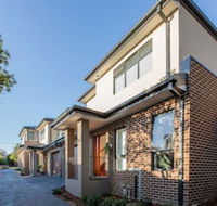 AUJOY 4 Bed Townhouse Burwood 2 - Foster Accommodation