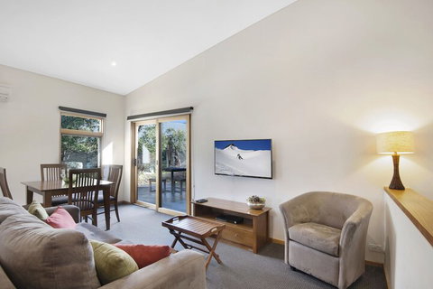Four Mile Hut - Foster Accommodation 6