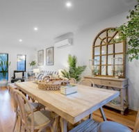 AUJOY 3 Bed Townhouse Burwood 3 - Foster Accommodation