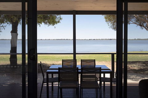 Lake Boga Caravan Park - Foster Accommodation 0
