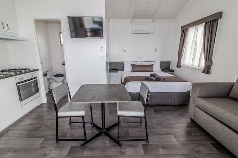 Lake Boga Caravan Park - Foster Accommodation 4