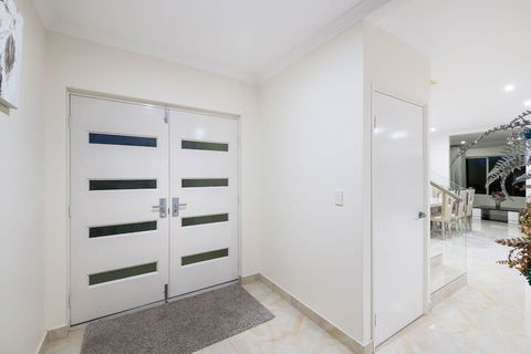 Balcatta 4 Bedroom House - Foster Accommodation 2