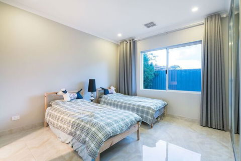 Balcatta 4 Bedroom House - Foster Accommodation 6