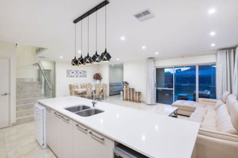 Balcatta 4 Bedroom House - Foster Accommodation 0