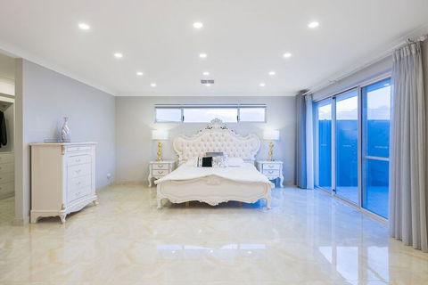 Balcatta 4 Bedroom House - Foster Accommodation 7