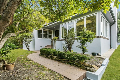 Postmasters House - Foster Accommodation 1