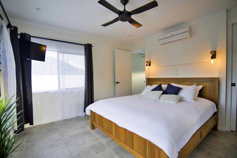 Isle Be Back Waterfront Luxury With Pool - Foster Accommodation 4