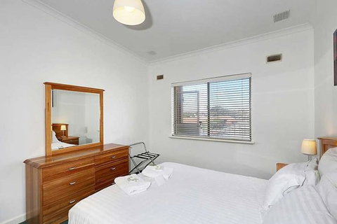 SUMMER BREEZE - Holiday And Business Accommodation - Foster Accommodation 6